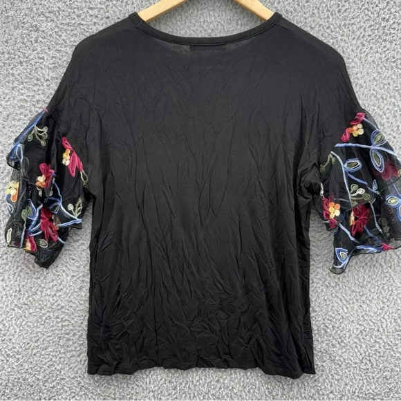 Kim & Cami top with floral embroidered mesh flutter sleeves size smalll - Picture 2 of 4